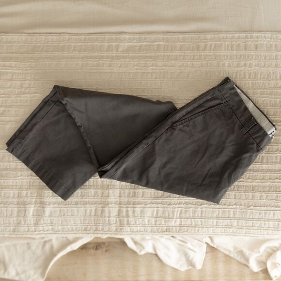 Men's Gap Gray Chino Pants size 36x30 - Picture 1 of 5